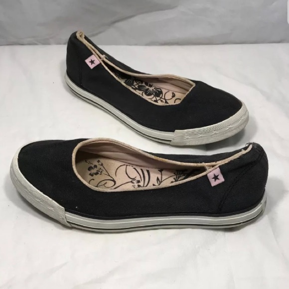 converse slip on tennis shoes